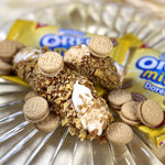 Say hello to the Golden Oreo Cannolo — the autumn sunshine of the dessert world! This golden beauty starts with a crispy, crunchy cannolo shell and has swirls of fluffy vanilla filling, bringing all the fun of a cookie jar party to every single bite. It’s sweet, crunchy, and a little bit cheeky — like a dessert that can’t stop smiling. Take one bite, and you’ll swear it’s made of pure happiness (with a dash of sparkle for good measure).