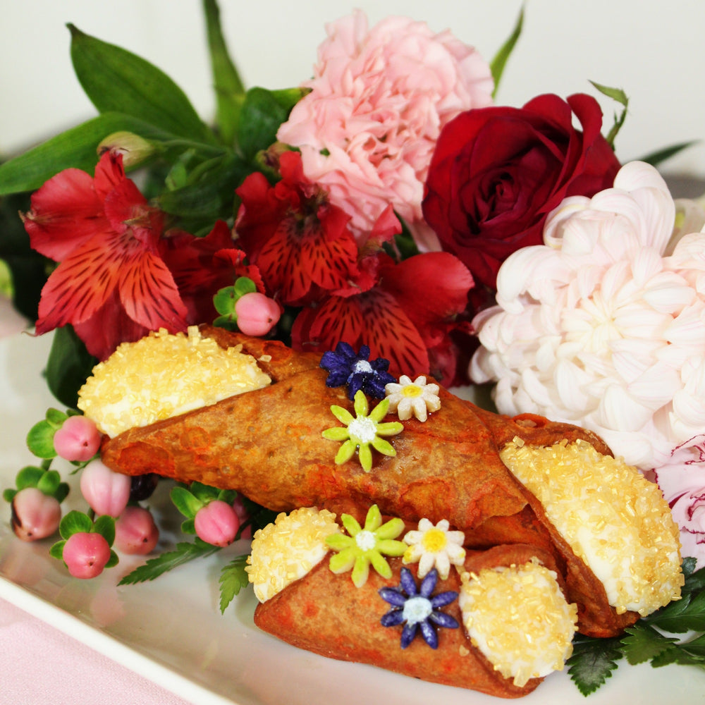 Introducing our Blooms & Bites Cannoli Bouquet – a delectable marriage of exquisite floral aesthetics and the timeless charm of Italian pastry. Delight your senses with this unique and visually stunning creation that brings together the art of floral essence and the joy of indulging in delightful cannoli.